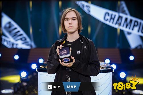 网友整理了 Yagao 的职业成就：两次联赛冠军，一次FMVP，以及S联赛半决赛最佳